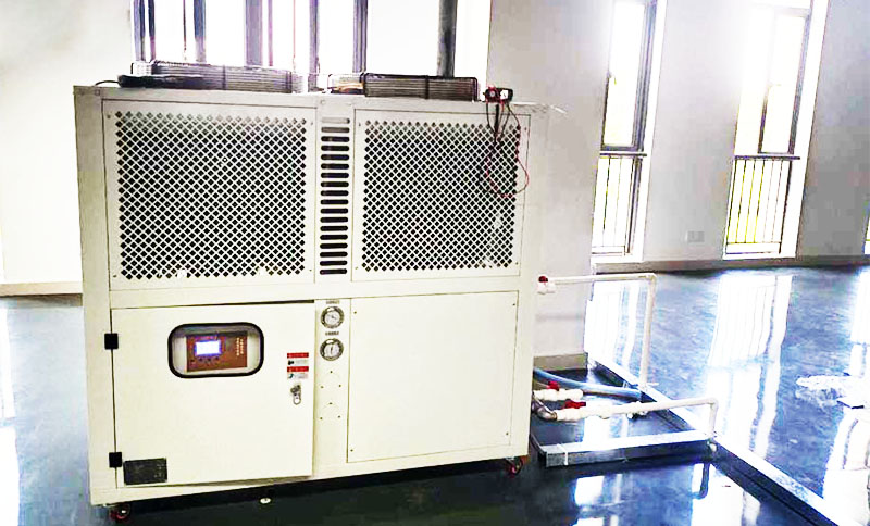 模具、吹塑、行業(yè)冷卻用箱體式冷水機(jī)
