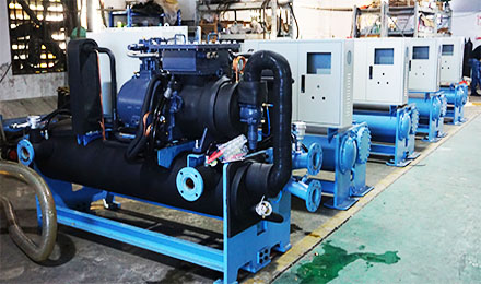 螺桿式冷水機中壓縮機出現(xiàn)震動、噪音大是由什么造成？