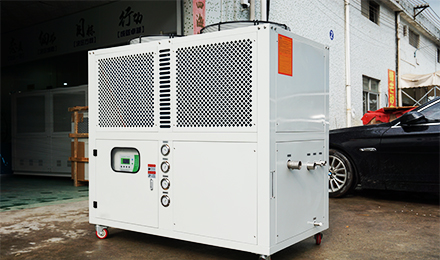 4項帶您了解冷水機(jī)機(jī)油變質(zhì)的原因