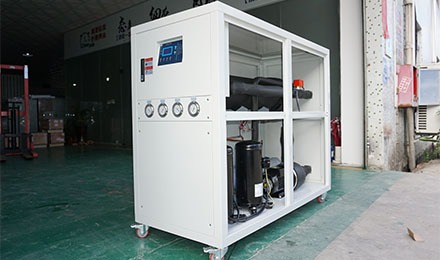 如何做好螺桿式冷水機清洗工作？