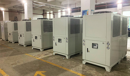工業冷水機中有哪些控制器？